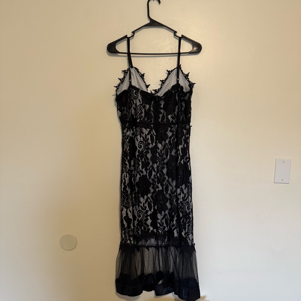 Chic Black Lace Midi Dress - Picture 6 of 8